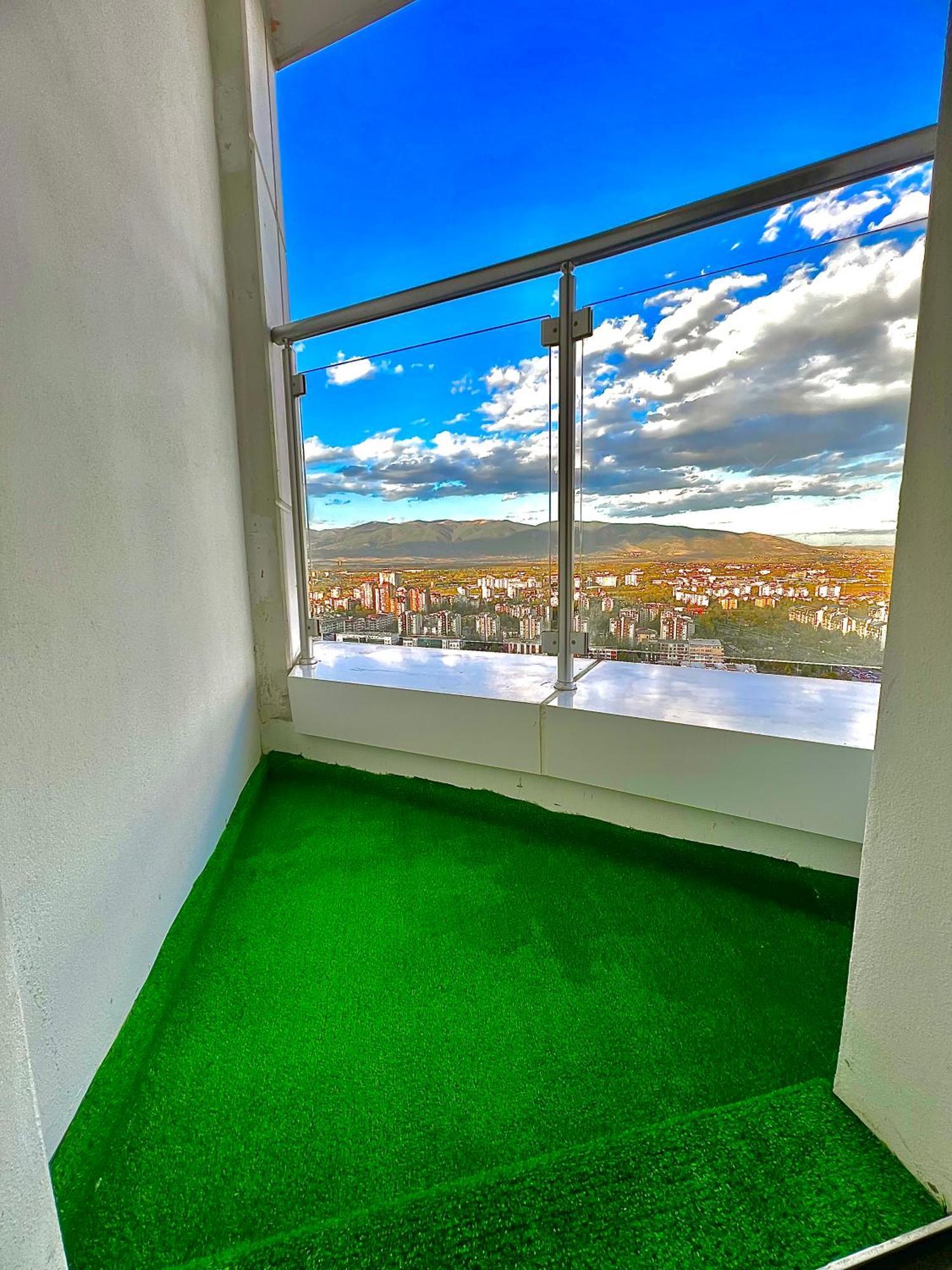Alfred Sky Smart Apartment 29Th Skopje Buitenkant foto